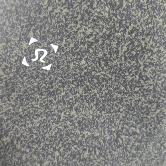 Lululemon Men's Surge Shorts Size Large Linerless 7" Inseam Green Black - Picture 7 of 8